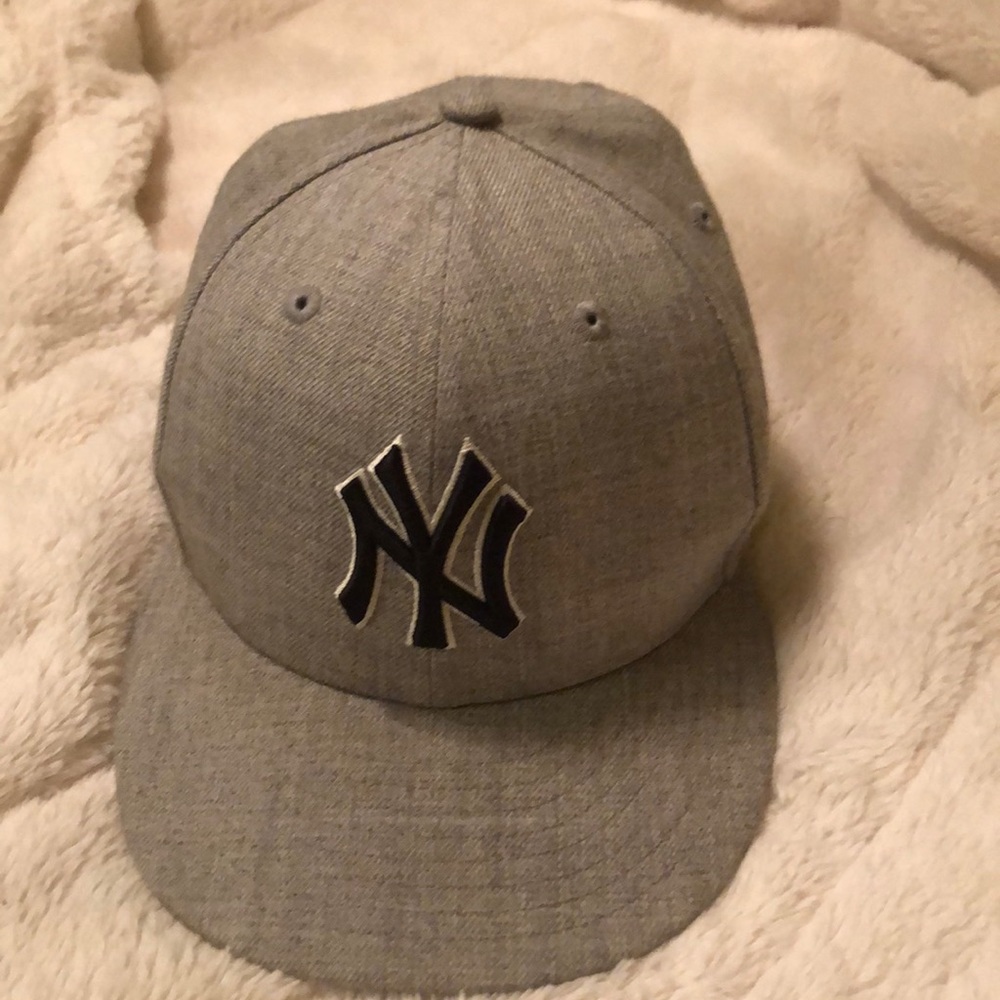 New York Yankees grey hat. Never been used. 7 1/8th 59 fifty 56.8cm